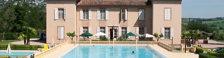 achterzijde van het chateau met zwembad